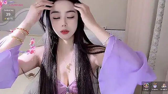 Caitlyn   online show from 02/05/25, 12:17