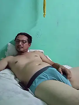 Snapshot of Andresguz35 chatting on 12/20/25, 06:20 Andresguz35 online show from 12/20/25, 06:20