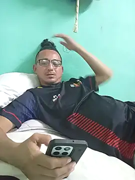 Andresguz35 online show from 02/15/26, 10:50