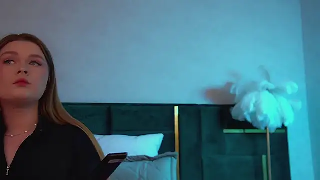 CrystalLyons online show from 11/24/25, 06:07