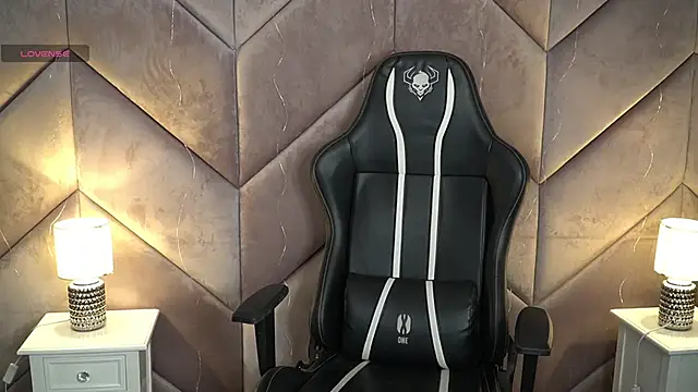 Snapshot of Michelle_054 chatting on 12/17/24, 12:43 Michelle 054 online show from 12/17/24, 12:43