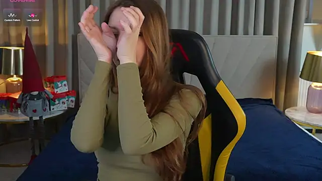 Snapshot of Michelle_054 chatting on 01/08/25, 12:47 Michelle 054 online show from 01/08/25, 12:47