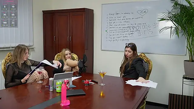 Snapshot of Michelle_054 chatting on 01/30/25, 06:43 Michelle 054 online show from 01/30/25, 06:43