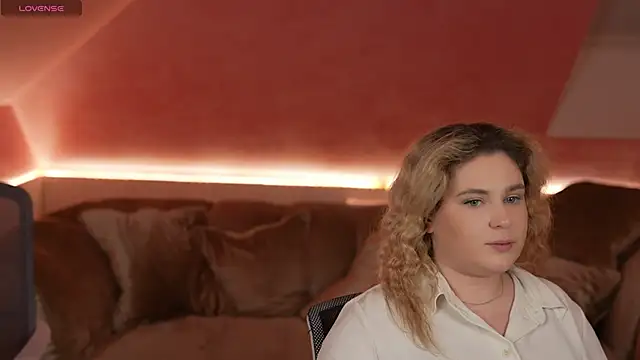 Snapshot of Michelle_054 chatting on 02/06/25, 12:05 Michelle 054 online show from 02/06/25, 12:05