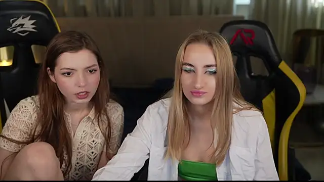 Snapshot of Michelle_054 chatting on 02/17/25, 11:44 Michelle 054 online show from 02/17/25, 11:44