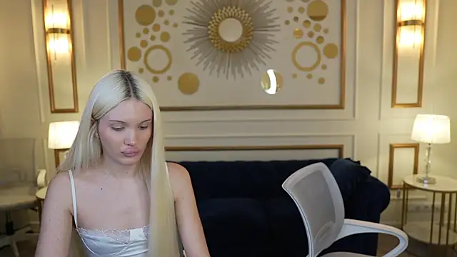 Snapshot of Michelle_054 chatting on 11/07/25, 08:31 Michelle 054 online show from 11/07/25, 08:31