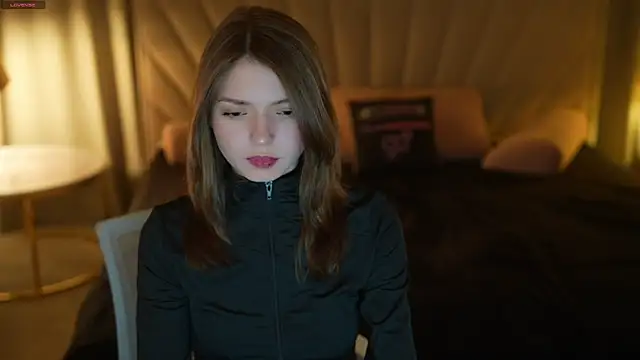 Snapshot of Michelle_054 chatting on 12/15/25, 05:06 Michelle 054 online show from 12/15/25, 05:06