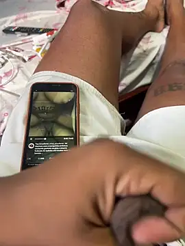 Snapshot of morenoroludo777 chatting on 03/08/25, 05:33 morenoroludo777 online show from 03/08/25, 05:33