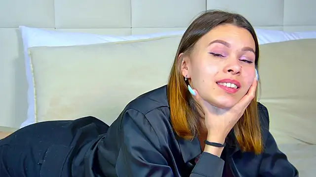 Snapshot of PollyLanders chatting on 02/02/25, 09:34 PollyLanders online show from 02/02/25, 09:34