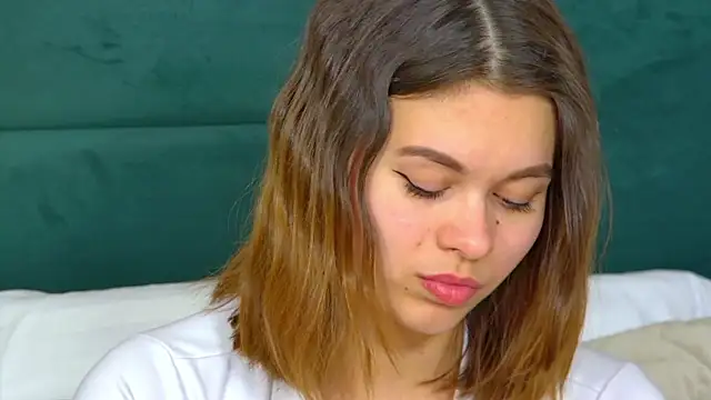 Snapshot of PollyLanders chatting on 02/05/25, 09:36 PollyLanders online show from 02/05/25, 09:36