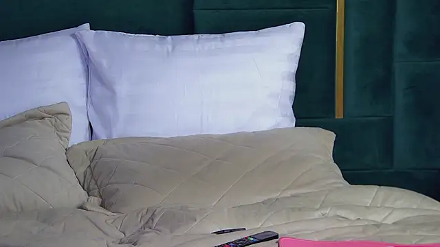 Snapshot of PollyLanders chatting on 02/20/25, 04:25 PollyLanders online show from 02/20/25, 04:25