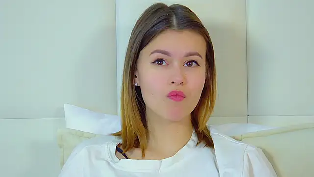 Snapshot of PollyLanders chatting on 02/28/25, 10:20 PollyLanders online show from 02/28/25, 10:20