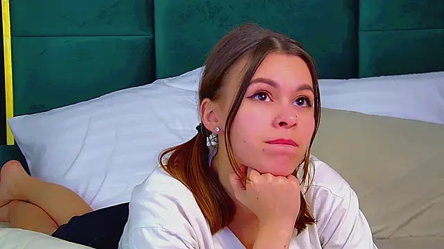 Snapshot of PollyLanders chatting on 03/11/25, 04:32 PollyLanders online show from 03/11/25, 04:32