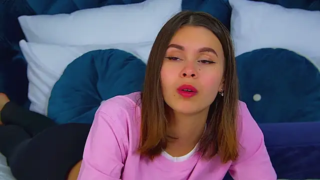 Snapshot of PollyLanders chatting on 09/15/25, 06:19 PollyLanders online show from 09/15/25, 06:19