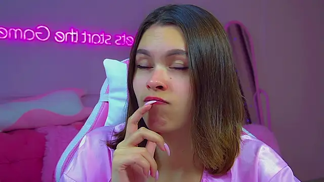 Snapshot of PollyLanders chatting on 10/12/25, 06:29 PollyLanders online show from 10/12/25, 06:29