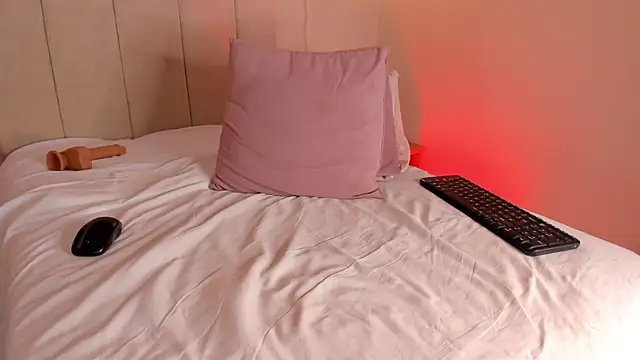 Snapshot of dani_skinny_ chatting on 03/21/25, 03:02 dani skinny  online show from 03/21/25, 03:02