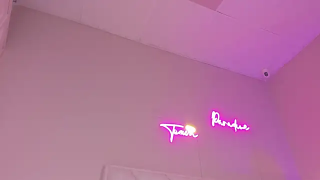 Snapshot of dani_skinny_ chatting on 09/11/25, 11:43 dani skinny  online show from 09/11/25, 11:43