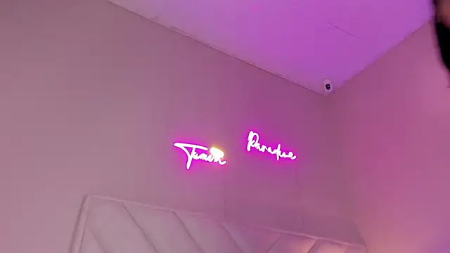 Snapshot of dani_skinny_ chatting on 09/17/25, 11:45 dani skinny  online show from 09/17/25, 11:45