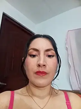 Snapshot of ELISA_90 chatting on 09/29/25, 10:03 ELISA 90 online show from 09/29/25, 10:03