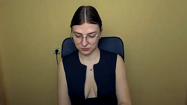 Luna Lush  online show from 11/21/25, 01:10