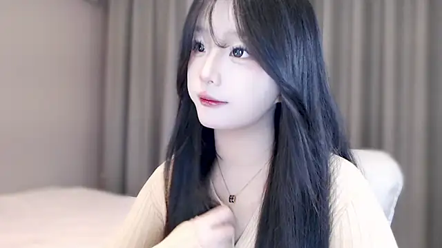 Snapshot of Legend-Night chatting on 12/15/24, 10:18 Legend-Night online show from 12/15/24, 10:18