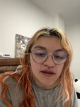 Snapshot of SophiaWeestt99 chatting on 07/15/26, 04:29 SophiaWeestt99 online show from 07/15/26, 04:29
