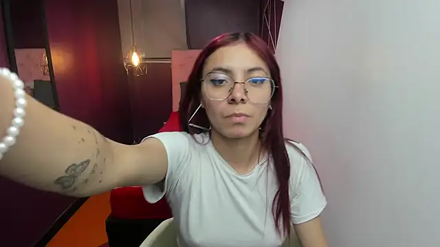 Snapshot of Molly_naughty__ chatting on 12/11/24, 02:54 Molly naughty online show from 12/11/24, 02:54