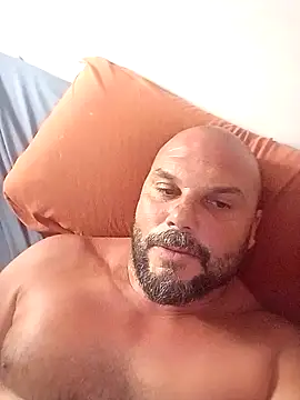 Snapshot of Javierchico chatting on 06/24/26, 03:44 Javierchico online show from 06/24/26, 03:44