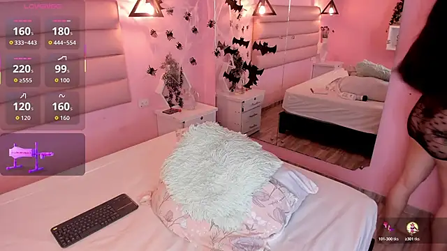 Snapshot of Katta_Gil chatting on 10/24/25, 01:18 Katta Gil online show from 10/24/25, 01:18