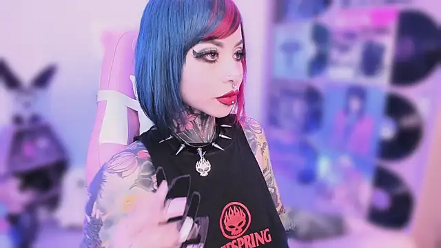 NikkiRamone online show from 11/05/25, 02:22