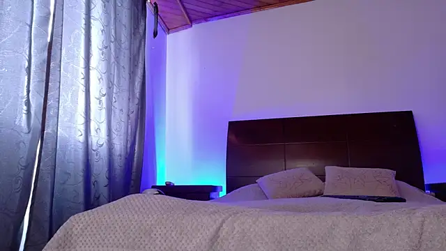 luccycollins  online show from 09/19/25, 03:13