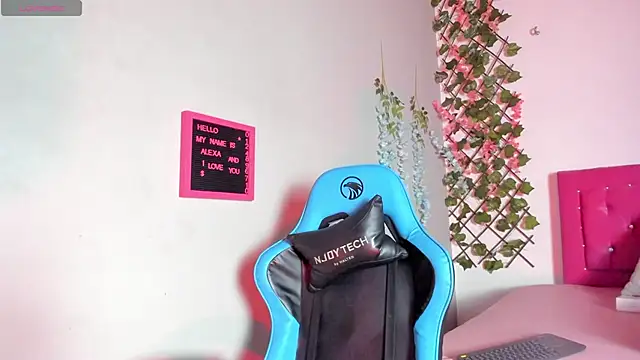 Snapshot of alexaa_cutee chatting on 01/06/25, 03:53 alexaa cutee online show from 01/06/25, 03:53