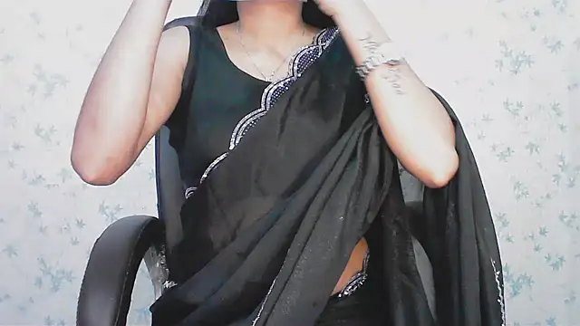 collage hoty online show from 02/11/26, 03:00