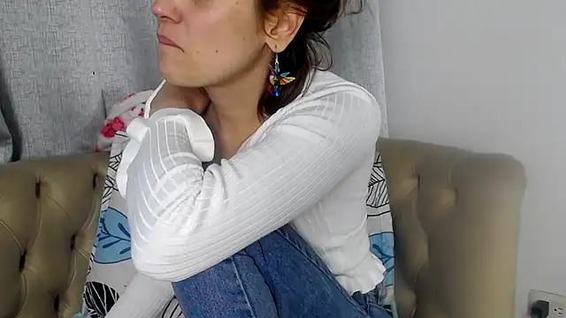 Snapshot of camilawm19 chatting on 11/15/25, 06:33 camilawm19 online show from 11/15/25, 06:33