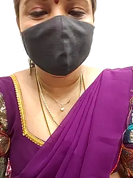 Snapshot of gaurika18 chatting on 09/19/25, 01:23 gaurika18 online show from 09/19/25, 01:23