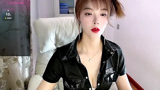 Snapshot of NINIbaby-99 chatting on 03/15/25, 05:04 NINIbaby-99 online show from 03/15/25, 05:04