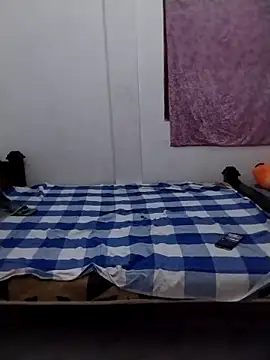 roundbunny online show from 10/25/25, 05:08