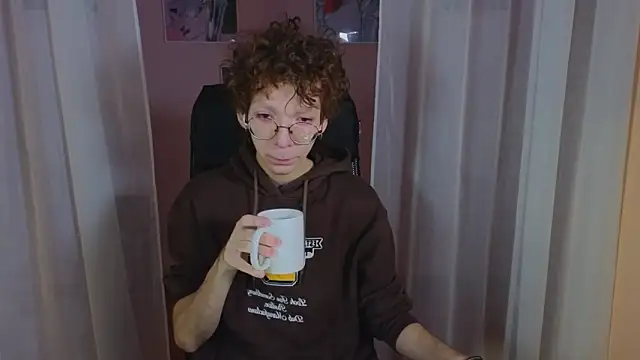 Snapshot of TommieH chatting on 02/21/25, 05:35 TommieH online show from 02/21/25, 05:35