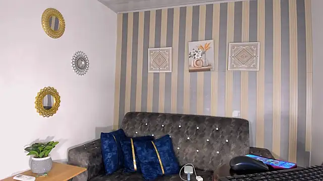 Keila Mendoza online show from 04/16/26, 10:01