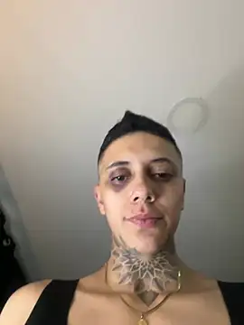 Snapshot of _PhillipBrown chatting on 12/14/24, 09:35 PhillipBrown online show from 12/14/24, 09:35