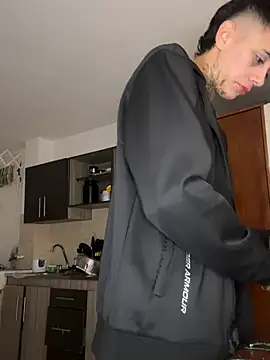 Snapshot of _PhillipBrown chatting on 12/15/24, 08:52 PhillipBrown online show from 12/15/24, 08:52