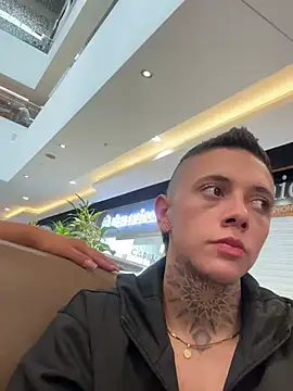 Snapshot of _PhillipBrown chatting on 02/08/25, 02:05 PhillipBrown online show from 02/08/25, 02:05