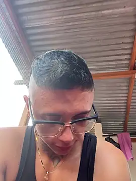 Snapshot of _PhillipBrown chatting on 03/08/25, 09:29 PhillipBrown online show from 03/08/25, 09:29