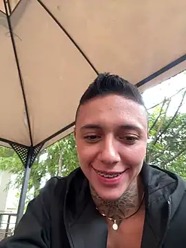 Snapshot of _PhillipBrown chatting on 03/18/25, 09:10 PhillipBrown online show from 03/18/25, 09:10