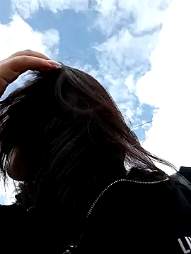 lara moon25 online show from 12/18/24, 08:25