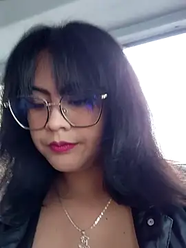 lara moon25 online show from 11/14/25, 08:51