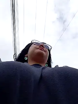 lara moon25 online show from 11/28/25, 07:49