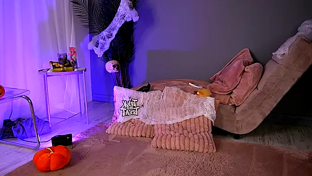 BetsyGonzale online show from 10/29/25, 04:59