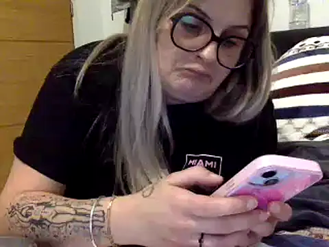 Snapshot of vanillesoumise chatting on 12/12/24, 09:15 vanillesoumise online show from 12/12/24, 09:15