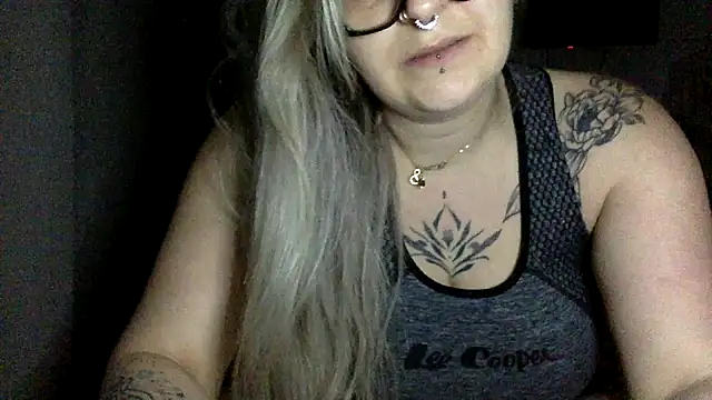 Snapshot of vanillesoumise chatting on 02/10/25, 09:36 vanillesoumise online show from 02/10/25, 09:36